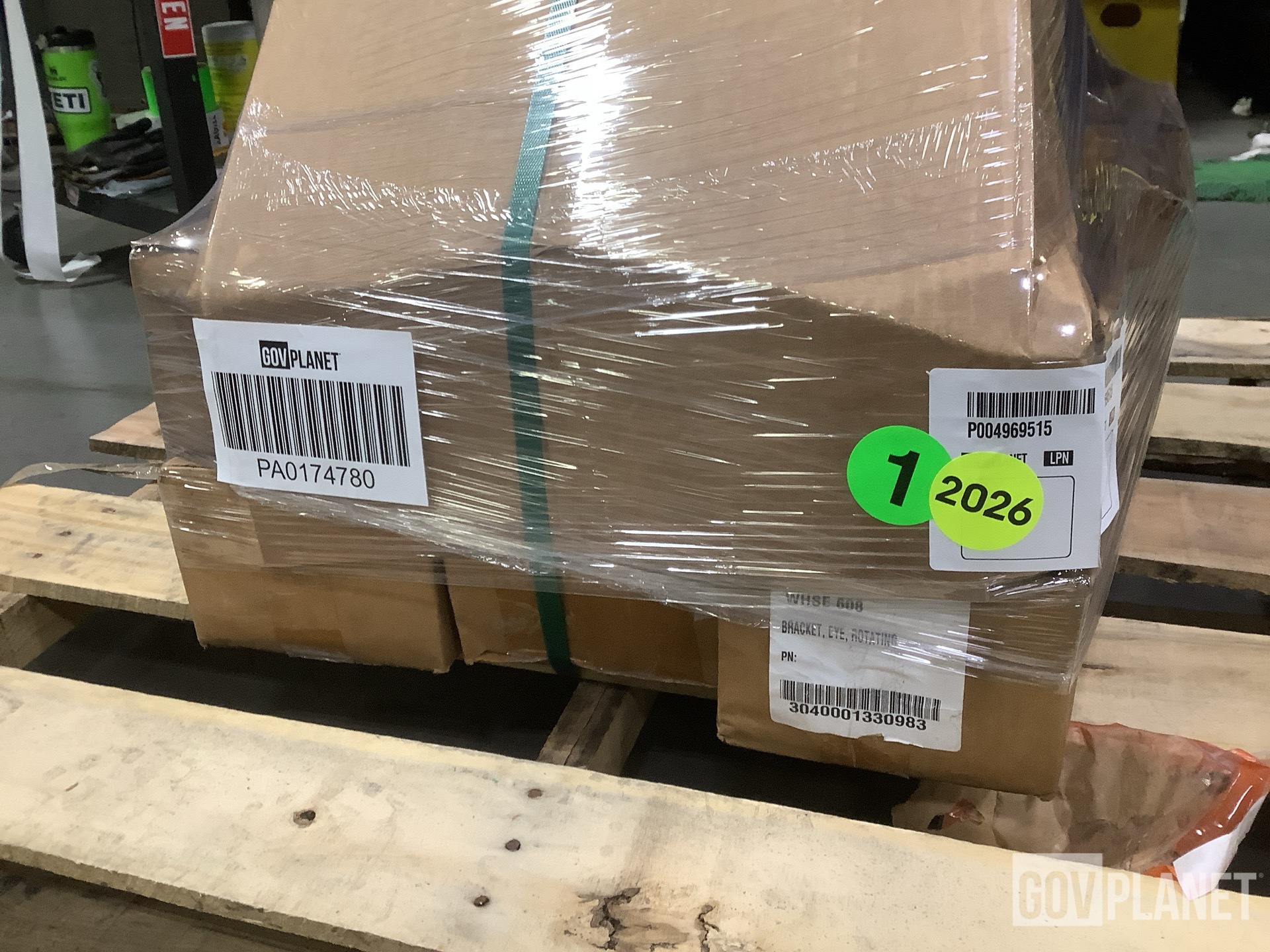 (22) 10898073 Rotating Shaft Eye Brackets