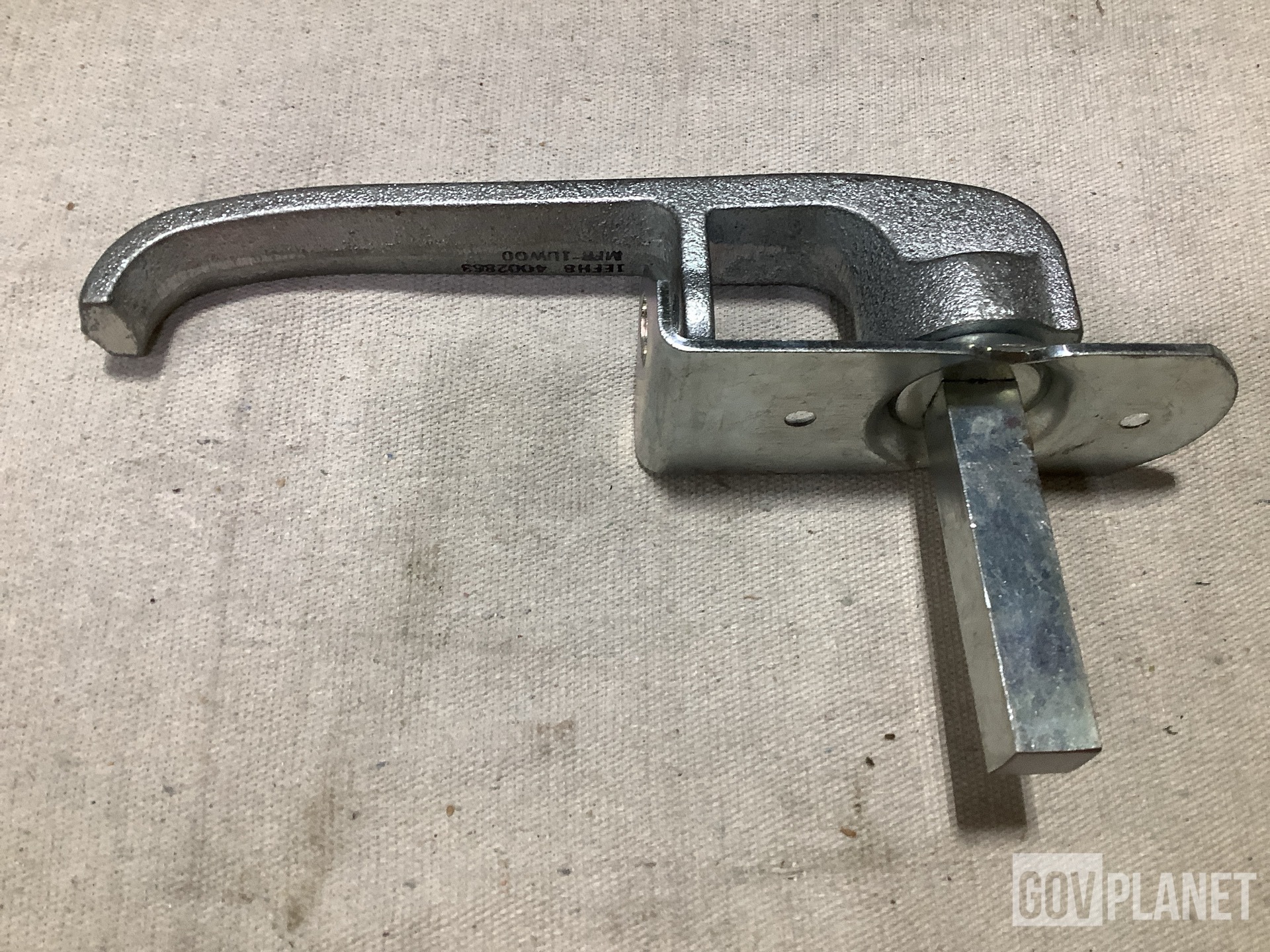 (44) General Dynamics 4002863 Door Handles