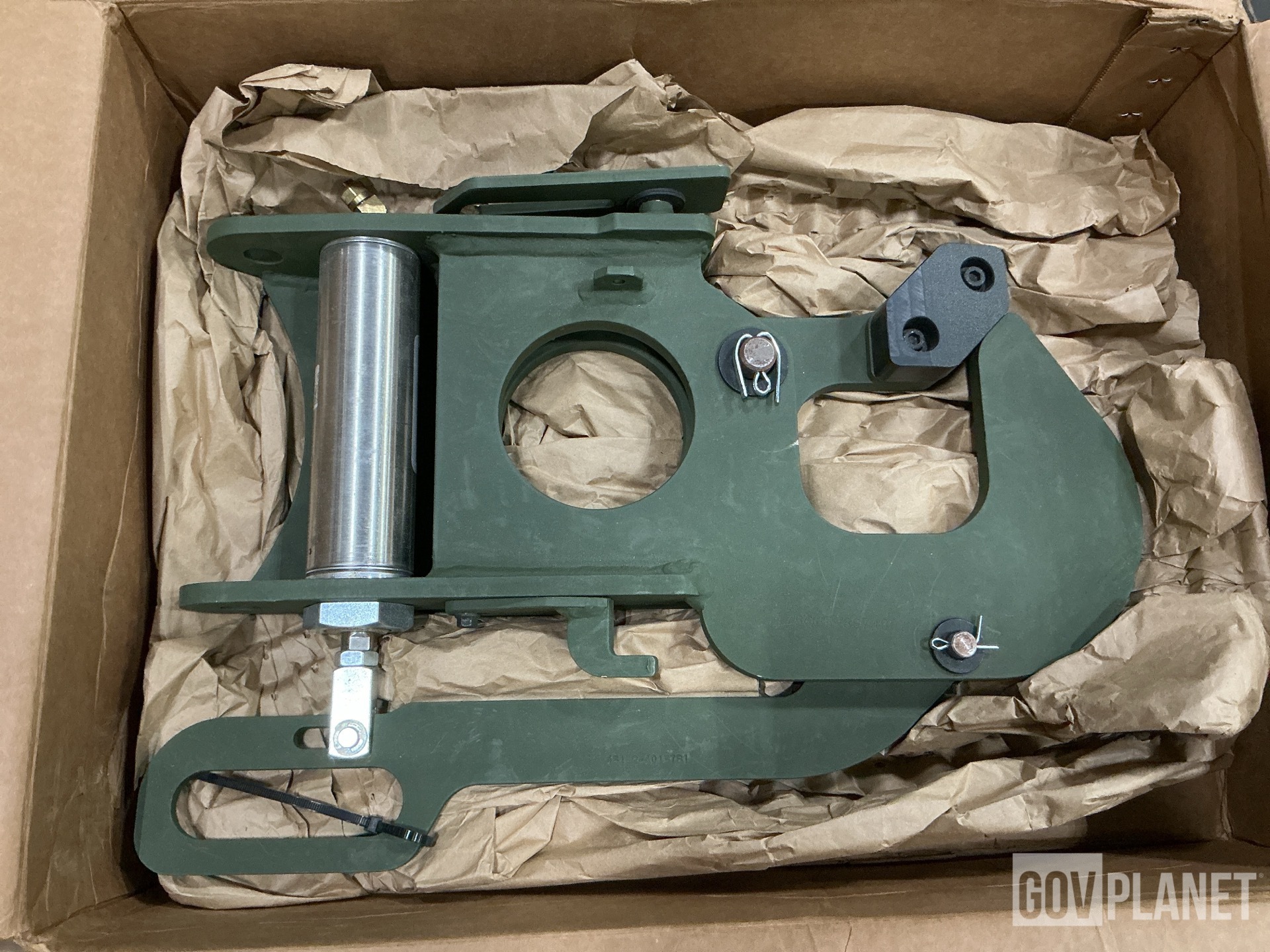 (2) Oshkosh 4037550 Flush Catches