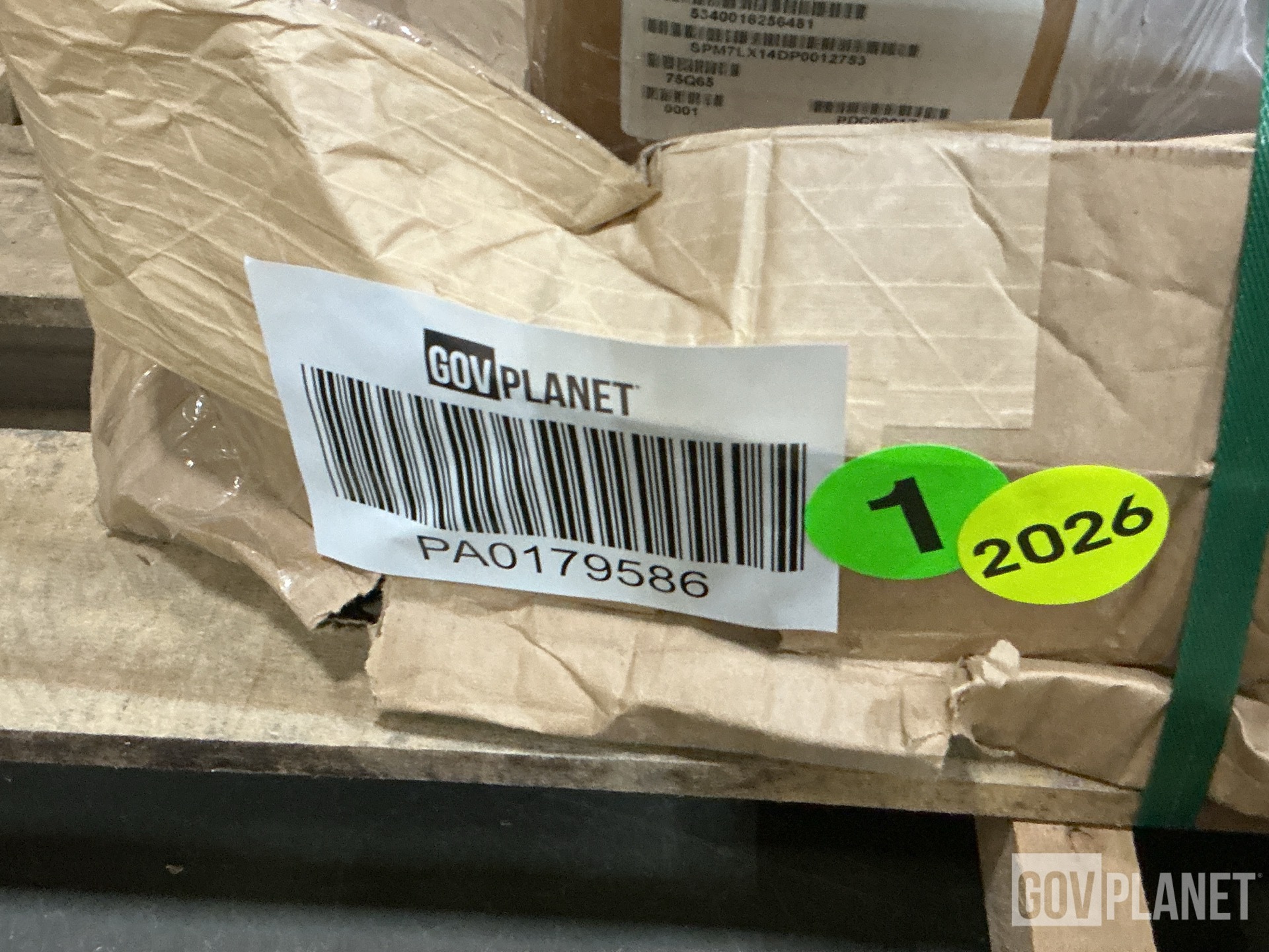 (2) Oshkosh 4037550 Flush Catches