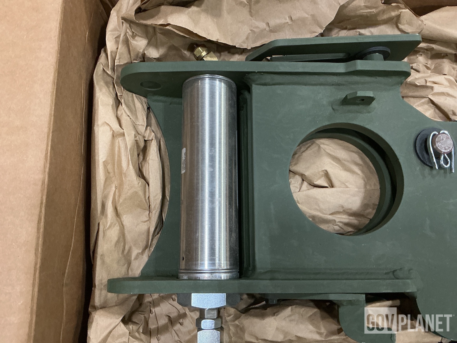 (2) Oshkosh 4037550 Flush Catches