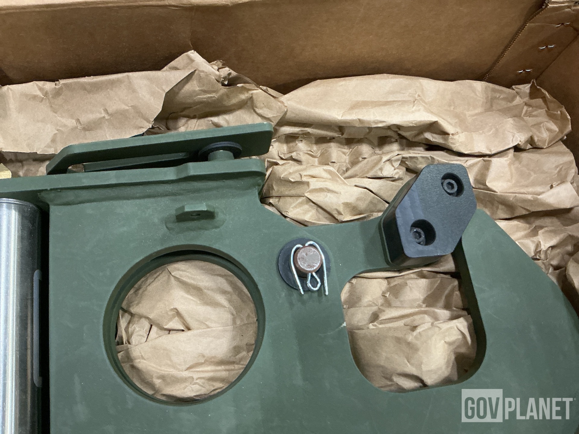 (2) Oshkosh 4037550 Flush Catches