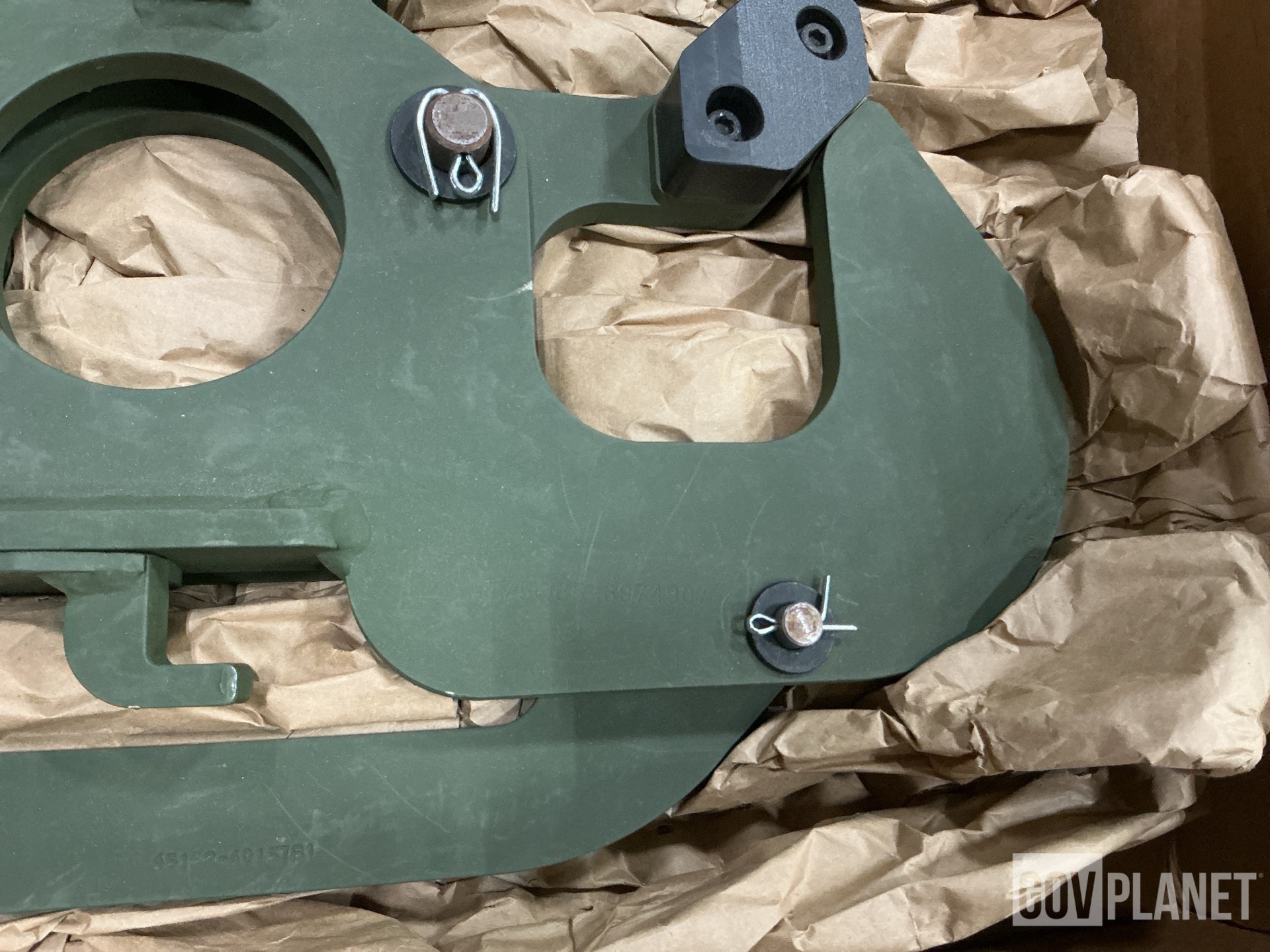 (2) Oshkosh 4037550 Flush Catches