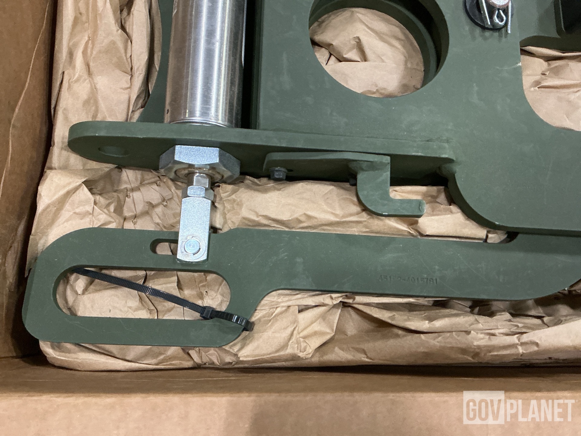 (2) Oshkosh 4037550 Flush Catches