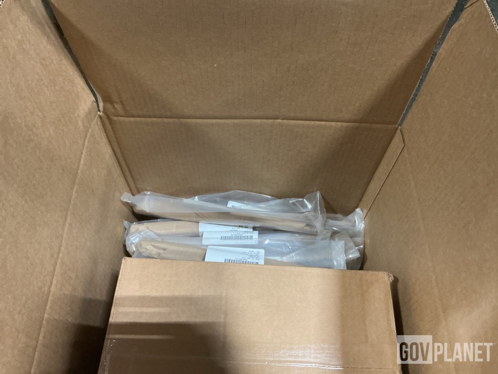 (82) Navistar Defense 3708305C1 Rigid Connecting Links