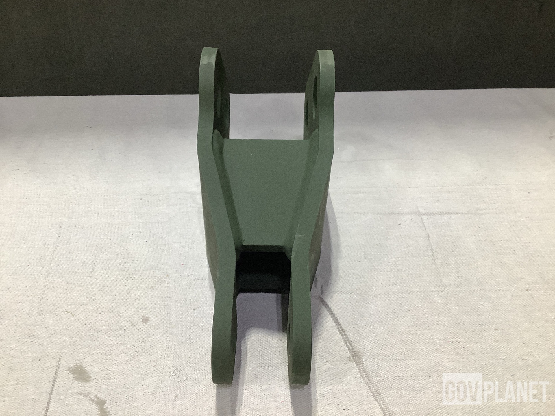 (30) Oshkosh 3742991 939 Rear Adapters