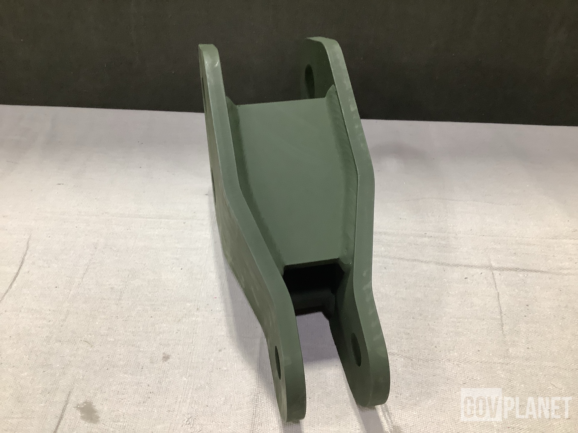 (30) Oshkosh 3742991 939 Rear Adapters