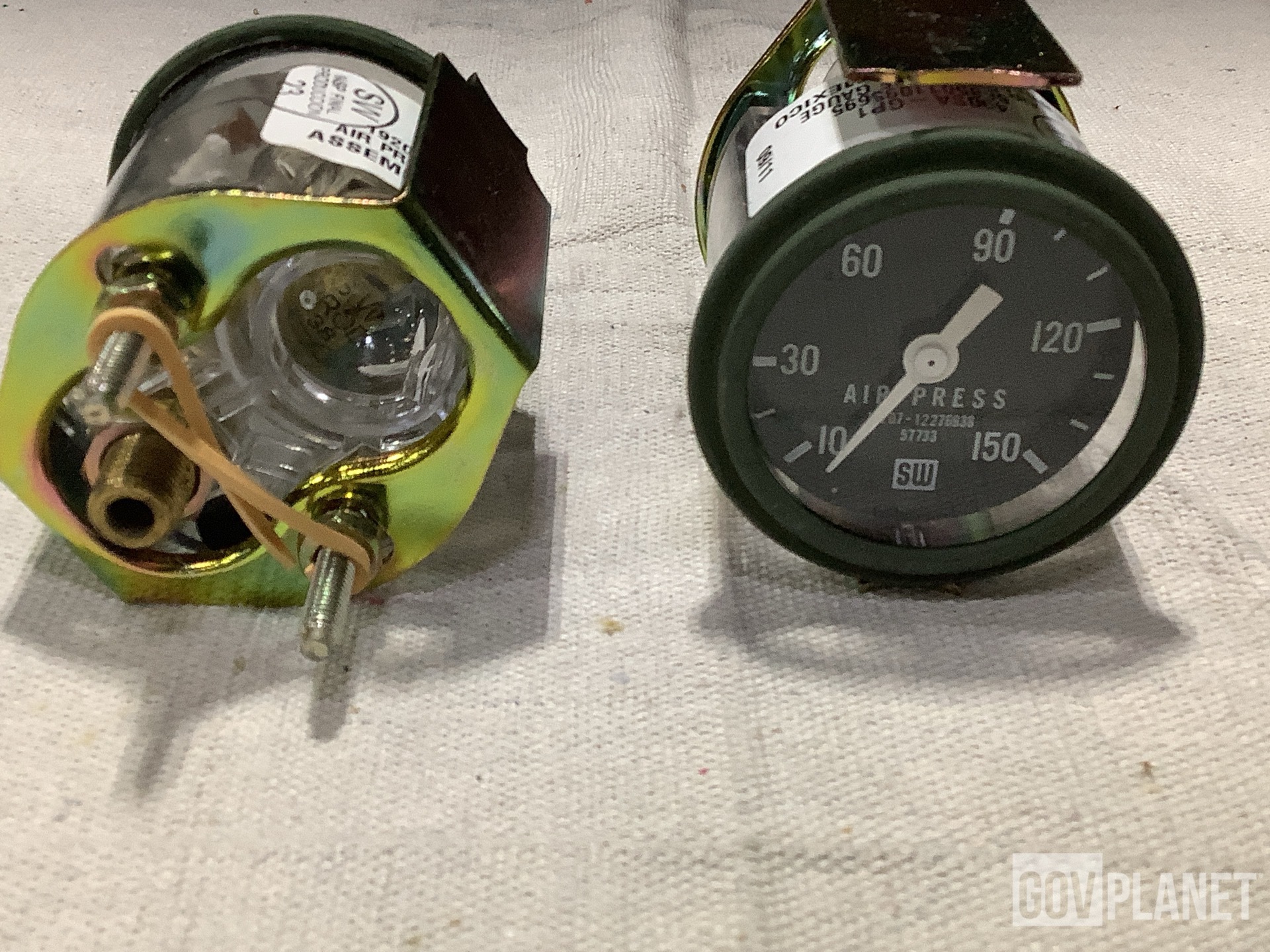 (88) Stewart-Warner 12276938 Dial Indicating Pressure Gages