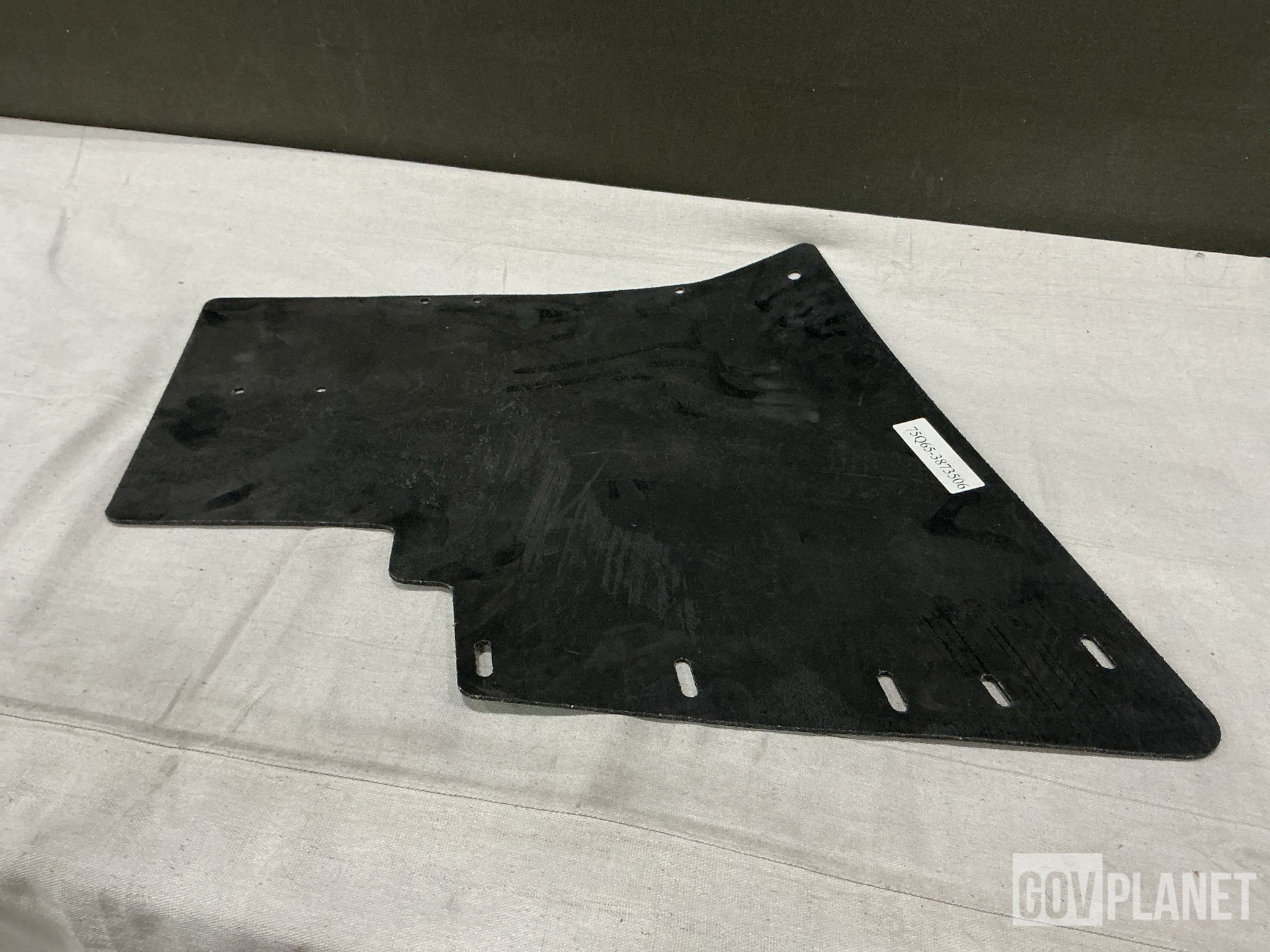 (22) Oshkosh Defense 3873506 Vehicular Splash Guards