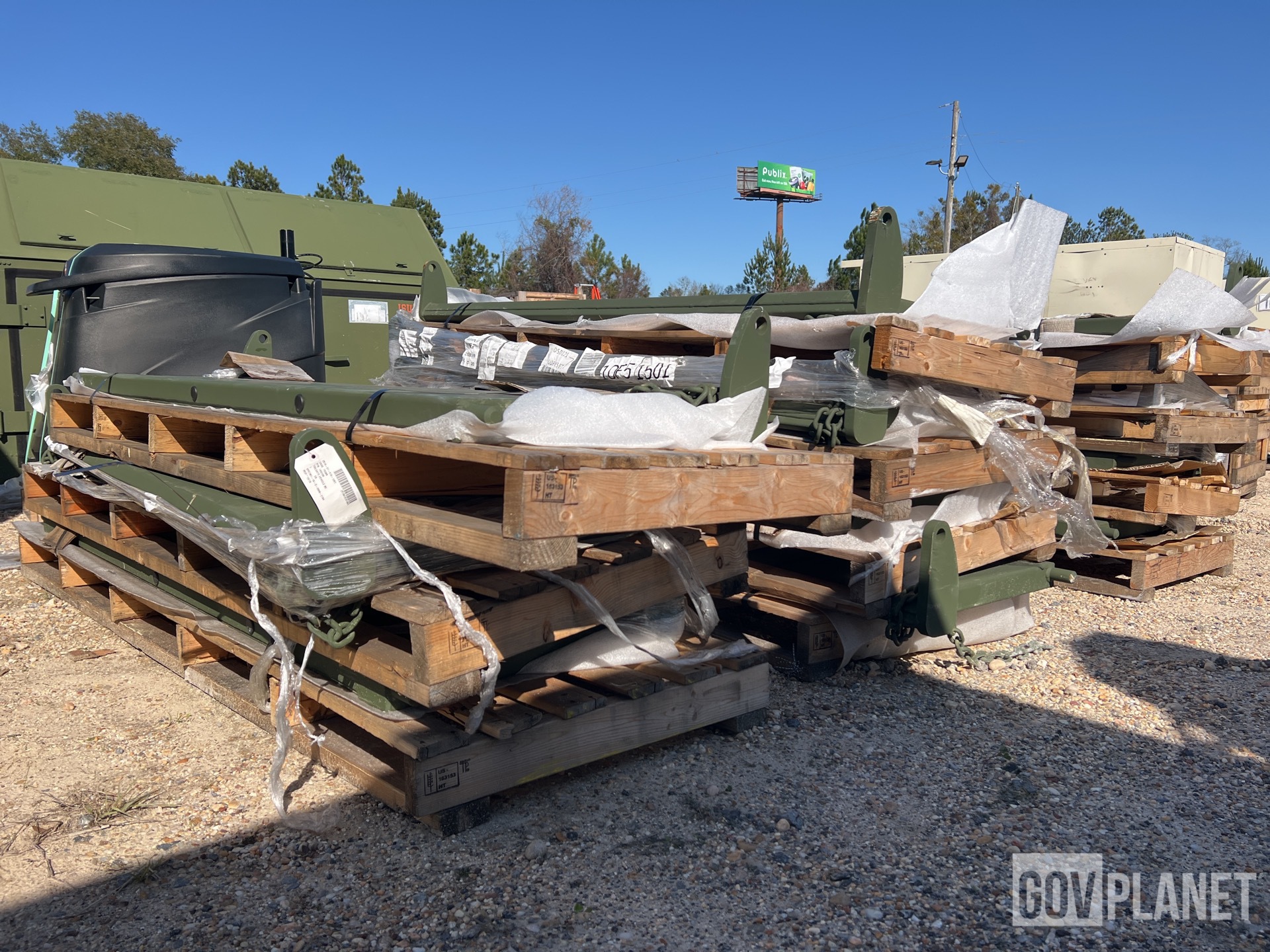 (15) Oshkosh 1KK200 Vehicle Body Tailgates