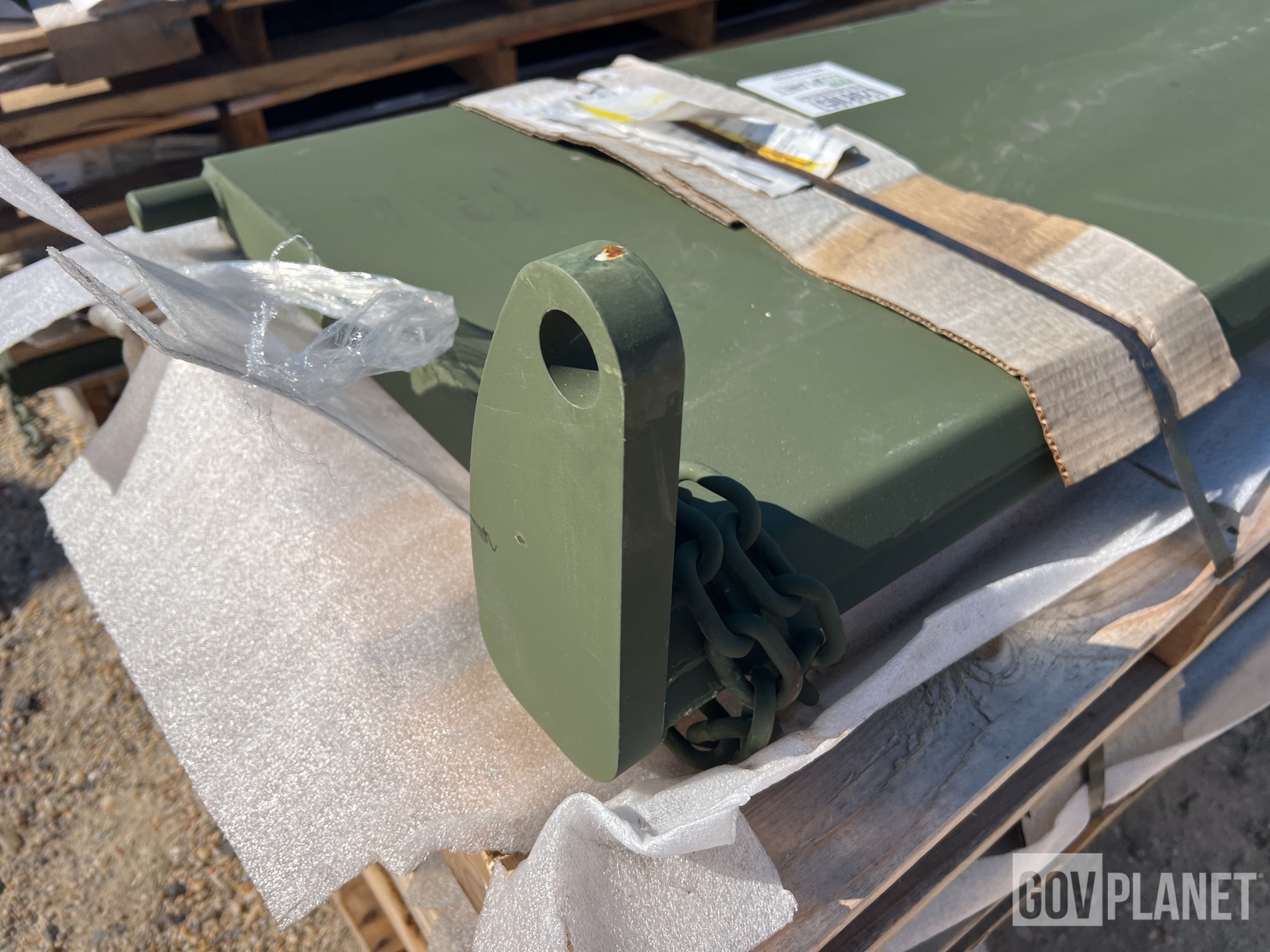 (15) Oshkosh 1KK200 Vehicle Body Tailgates