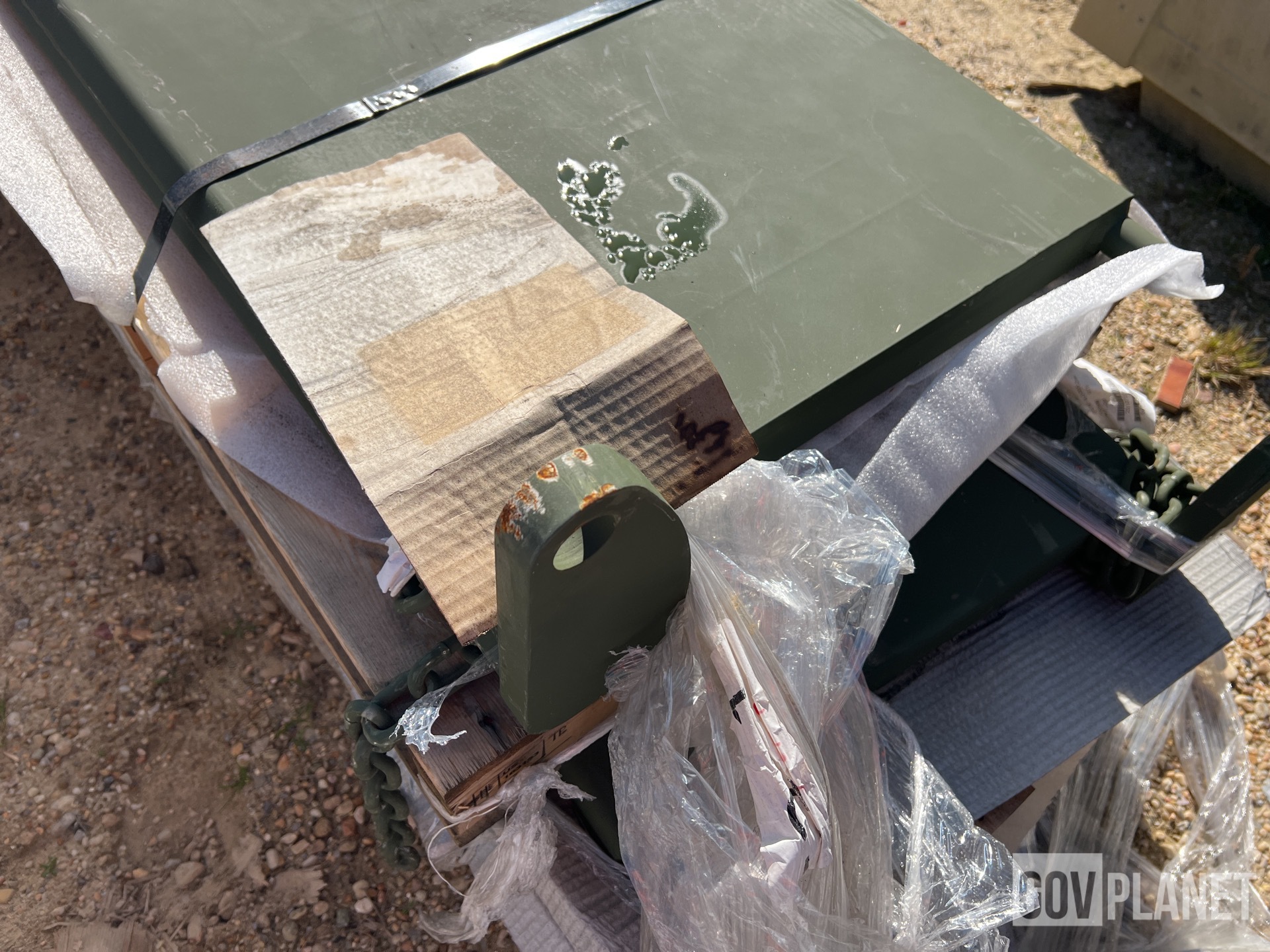 (15) Oshkosh 1KK200 Vehicle Body Tailgates