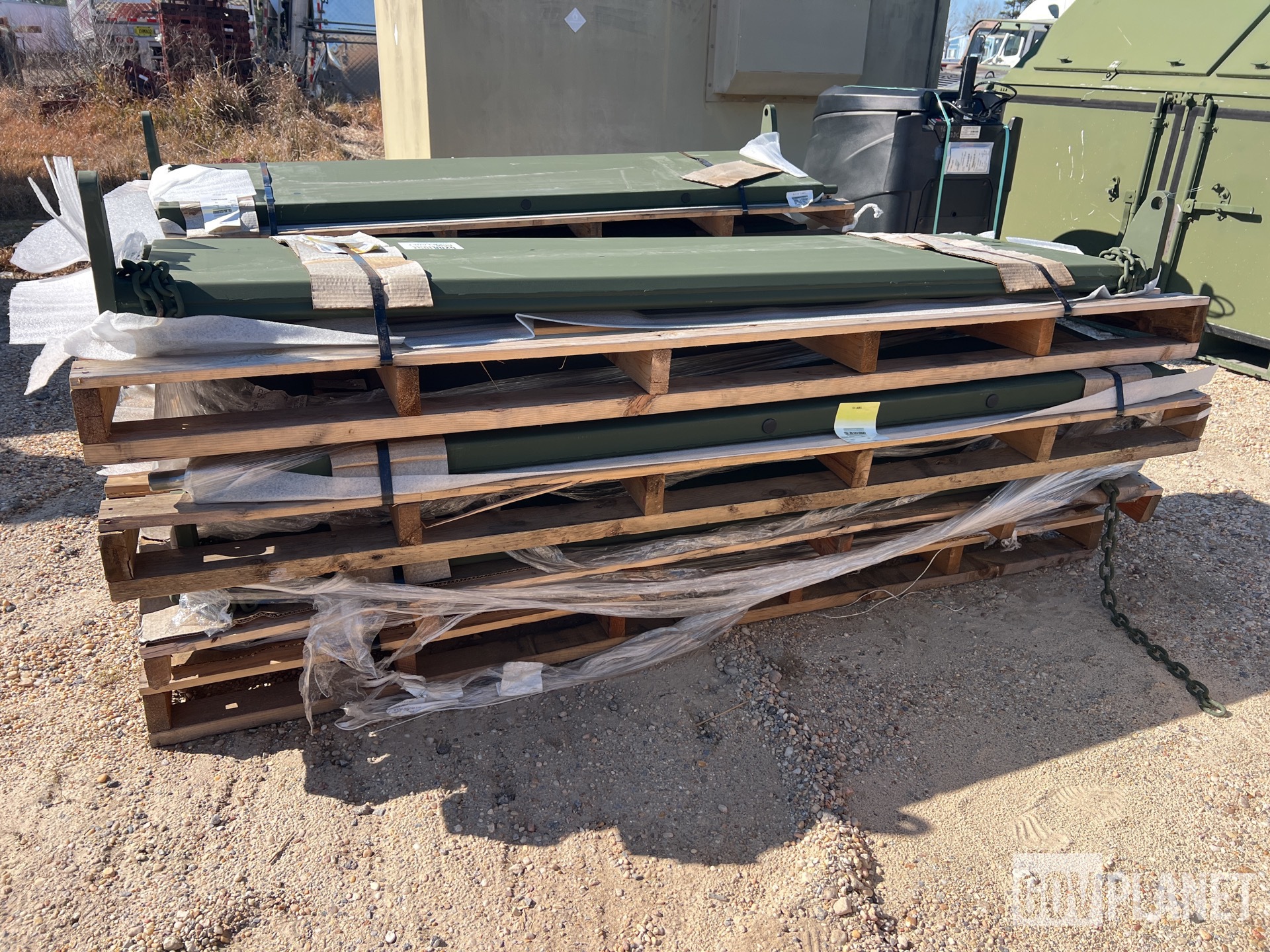 (15) Oshkosh 1KK200 Vehicle Body Tailgates