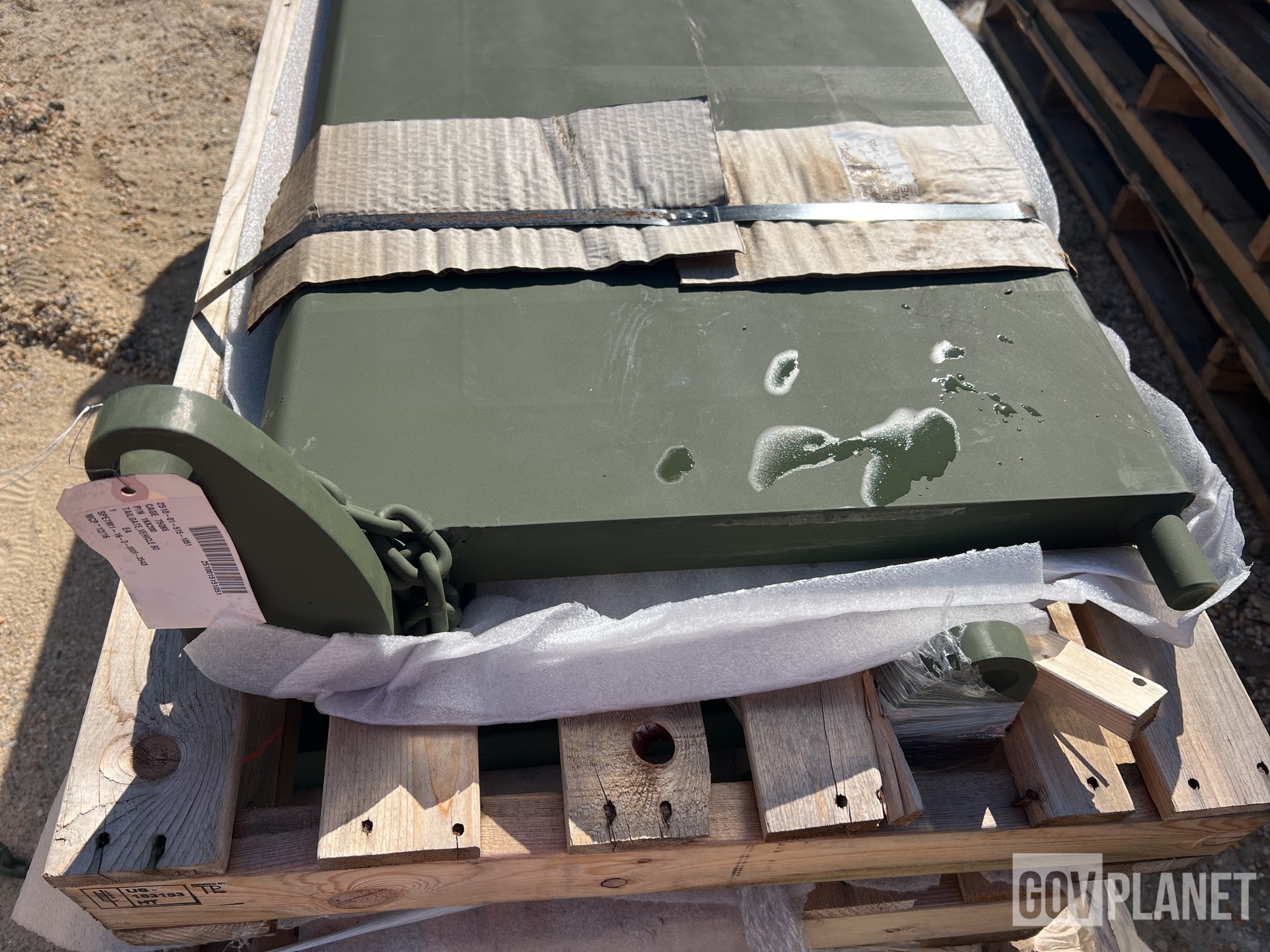 (15) Oshkosh 1KK200 Vehicle Body Tailgates