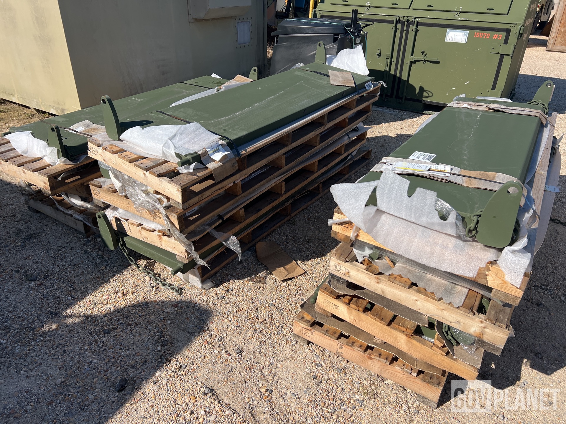 (15) Oshkosh 1KK200 Vehicle Body Tailgates