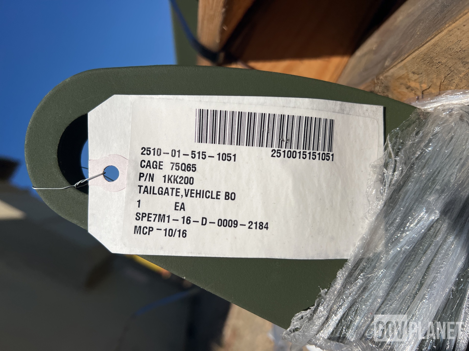 (15) Oshkosh 1KK200 Vehicle Body Tailgates
