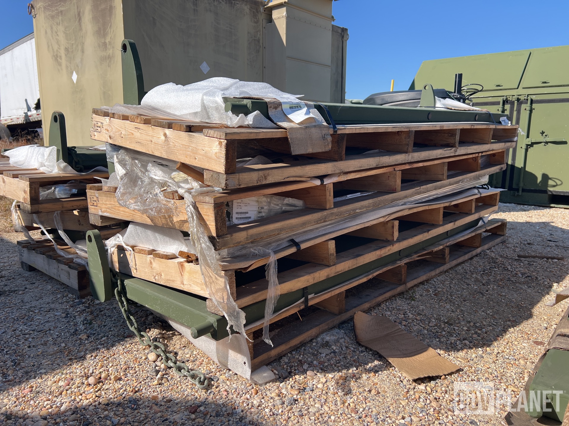(15) Oshkosh 1KK200 Vehicle Body Tailgates