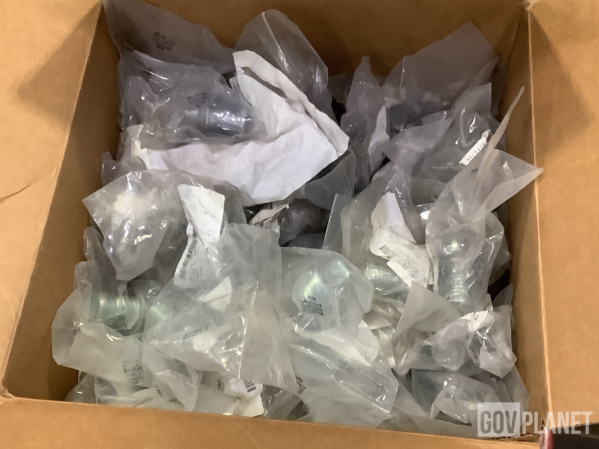 (82) Navistar Defense 26658R1 Machine Bolts