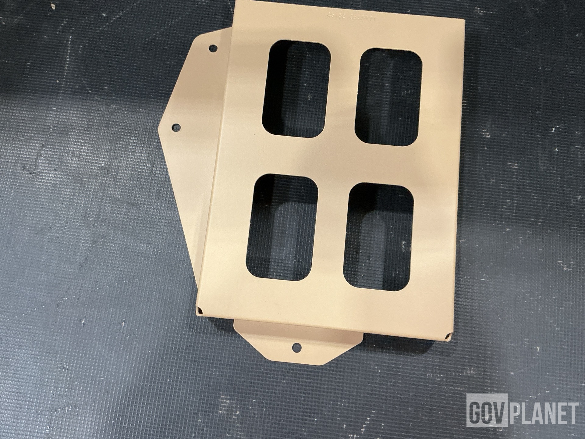 (42) Plate Spacers, (21) Loop Clamps & (15) Mounting Bases