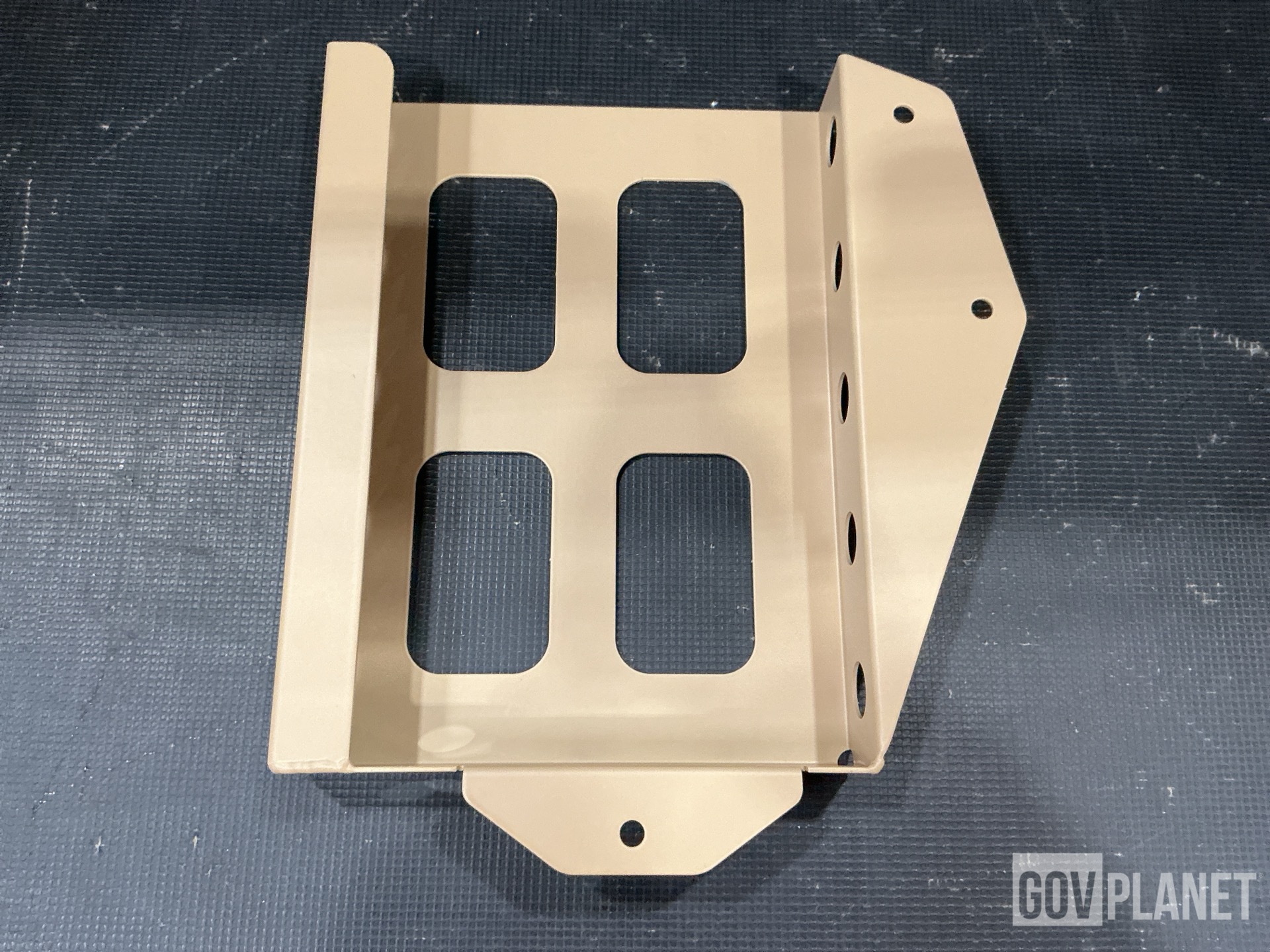 (42) Plate Spacers, (21) Loop Clamps & (15) Mounting Bases