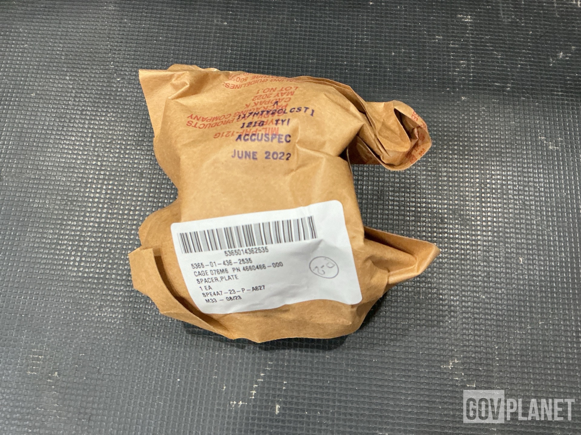 (42) Plate Spacers, (21) Loop Clamps & (15) Mounting Bases