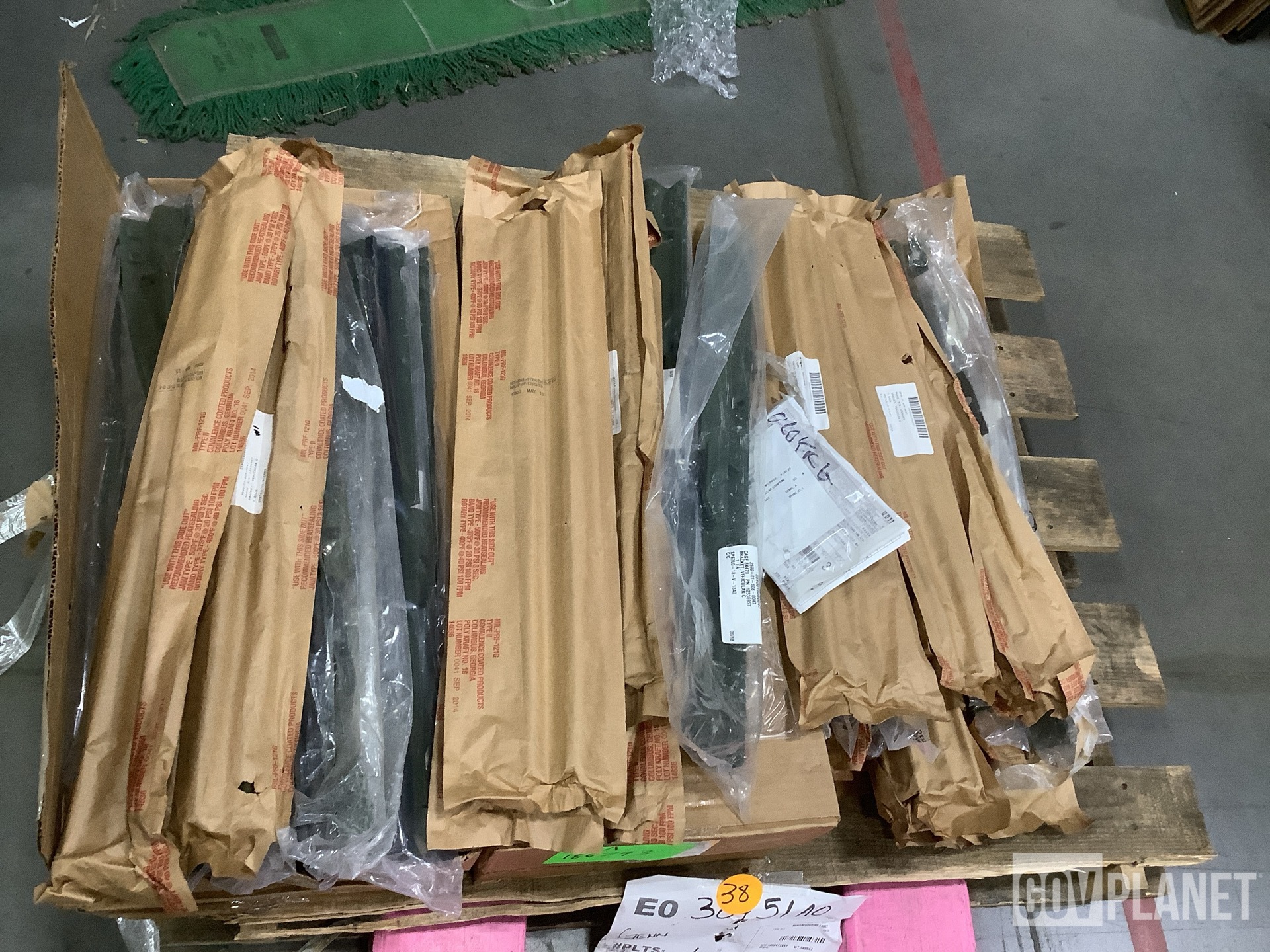 (82) Truck & Equipment Parts 12536957 Vehicular Components Brackets