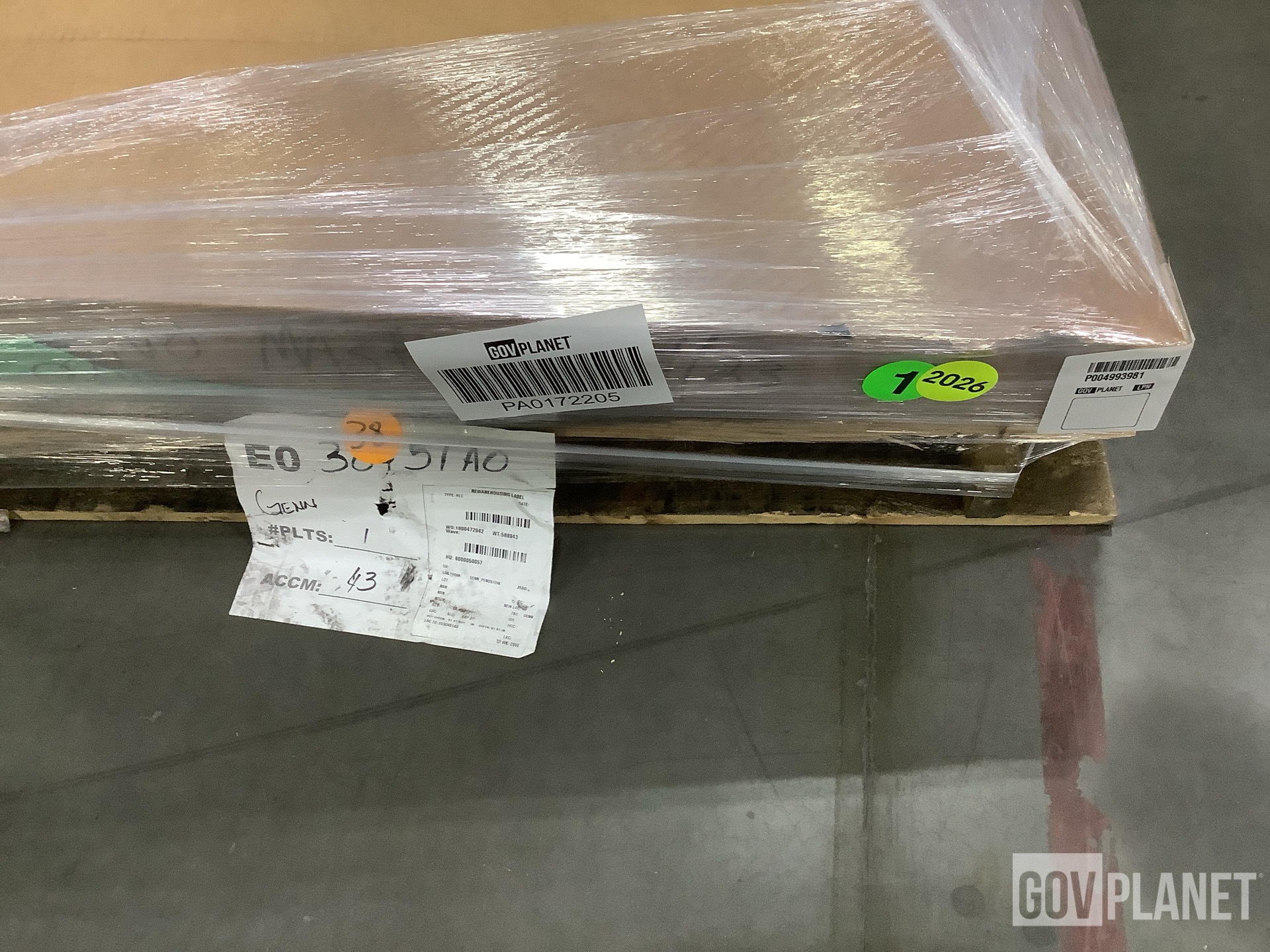(82) Truck & Equipment Parts 12536957 Vehicular Components Brackets