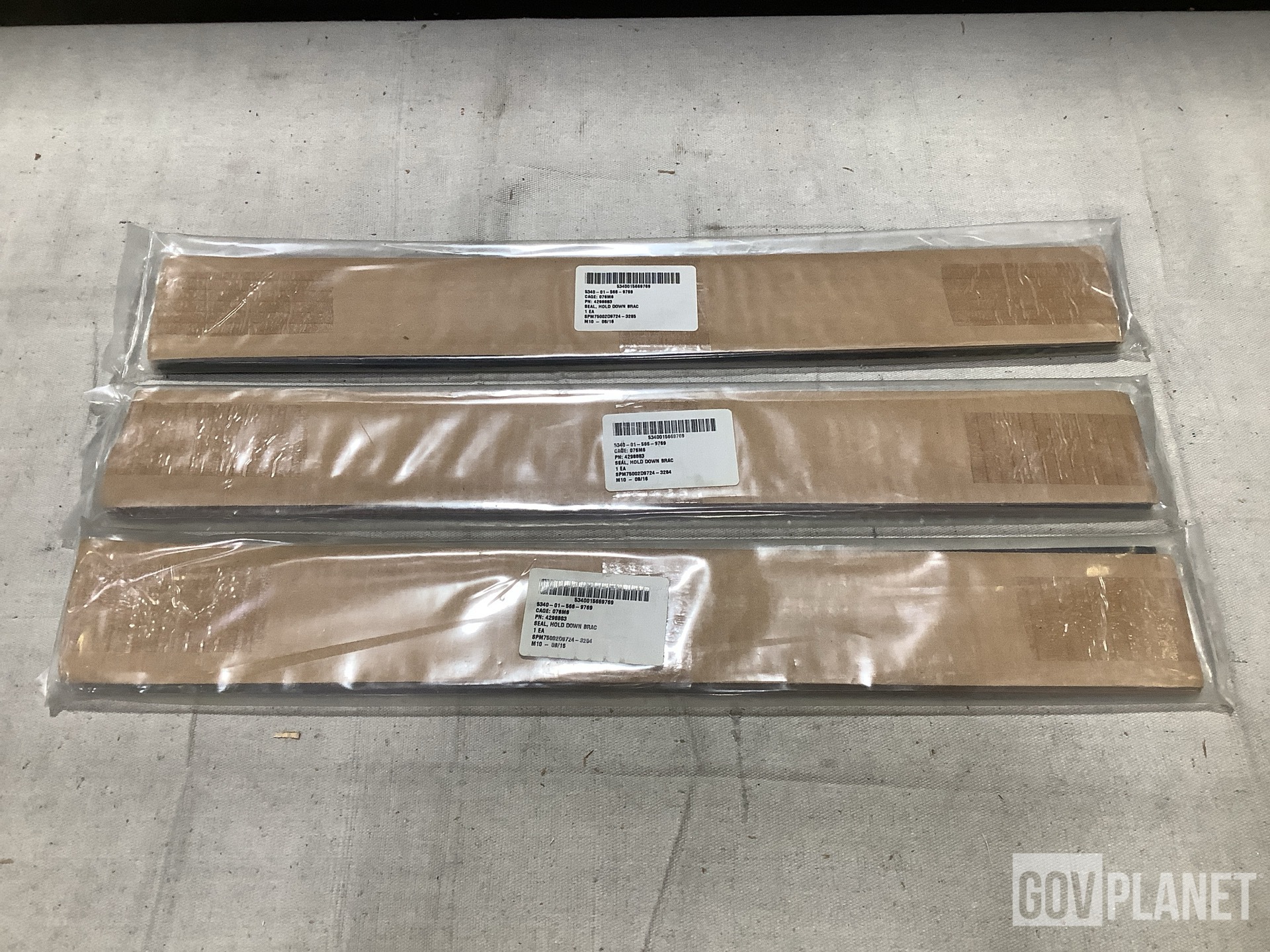 (90) BAE Systems 4298883 Hold Down Bracket Seals