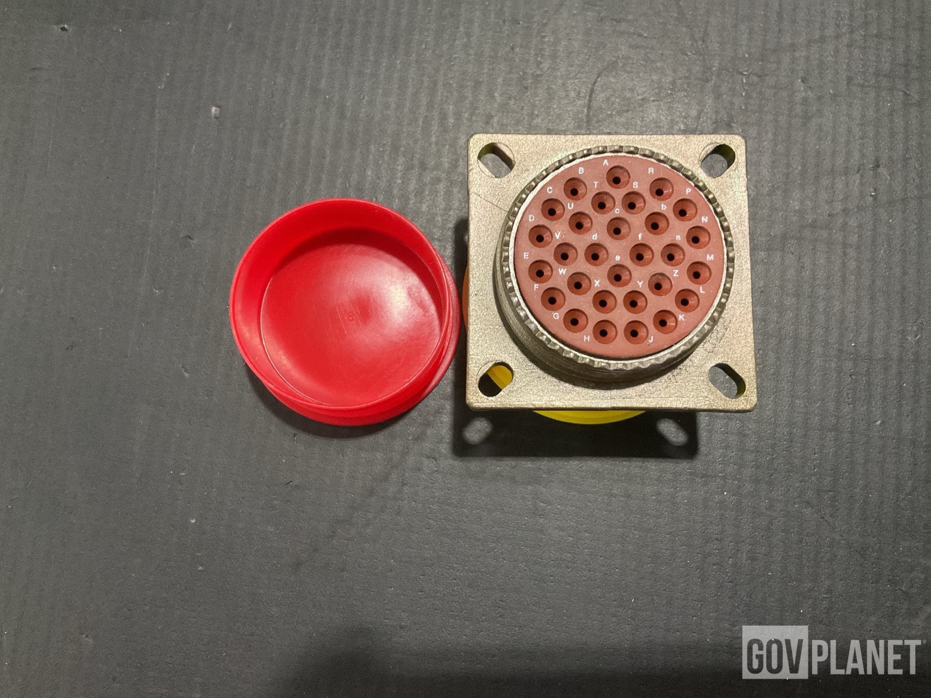 (38) Deutsch D38999/20JJ29PN Receptacle Connectors