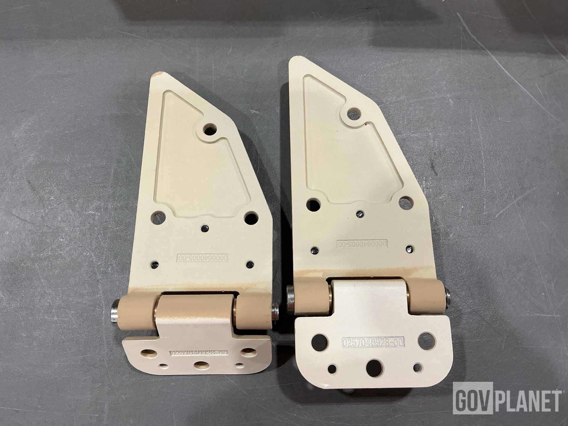 (11) Plasan North America 0312107181-00 Vehicular Door Hinges